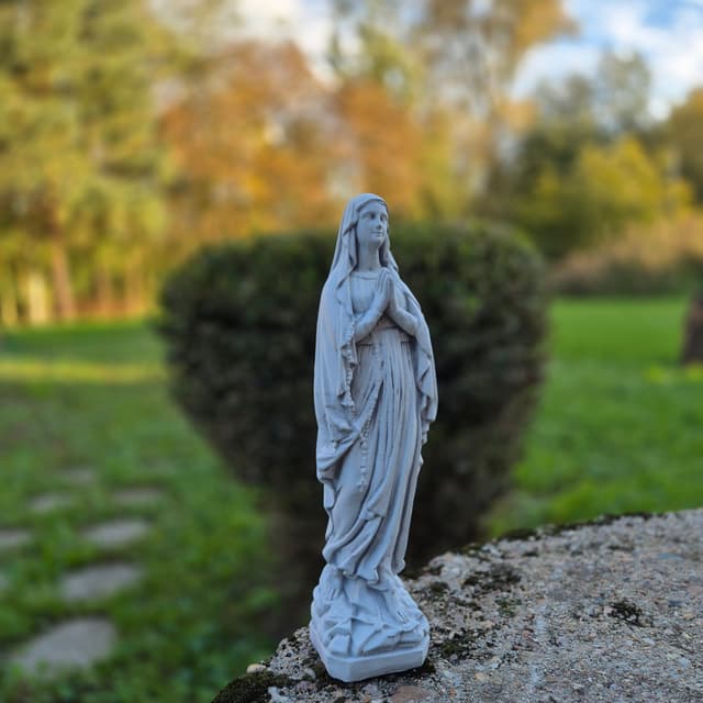 Figura Matki Boskiej z betonu 38 cm