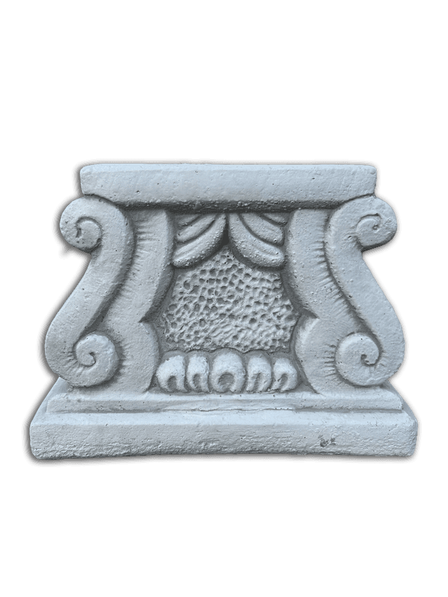 Niedrige Säule mit Verzierungen