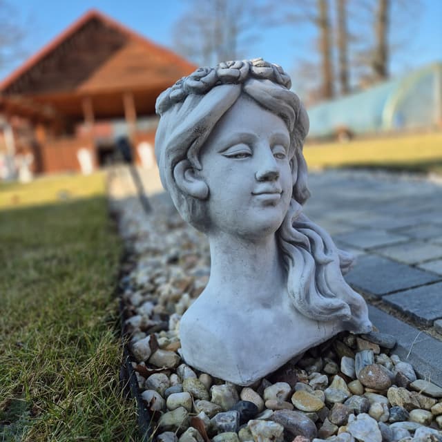 Blumentopf Gartenpflanzgefäß Damenfigur Beton